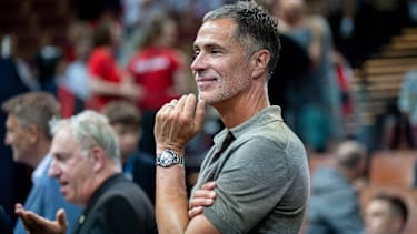 Pelinka bleibt Präsident der Basketball-Operations für die Lakers.
