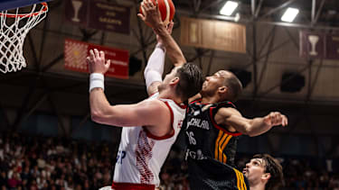 Mario Hezonja gegen Louis Olinde.