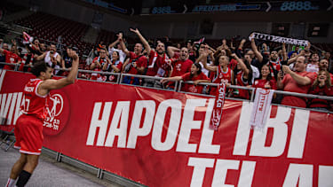 Die Fans von Hapoel Tel Aviv.