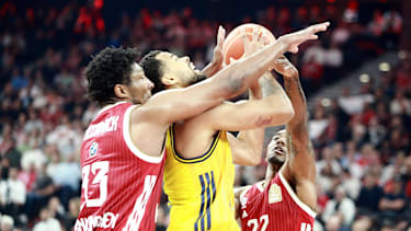 Norris Agbakoko versucht, zum Abschluss zu kommen.
