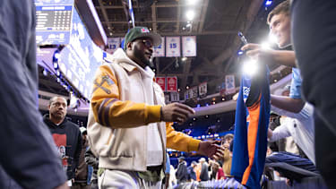 Carmelo Anthony (r.) äußerte sich zu den Geschehnissen rund um seinen Ex-Klub.