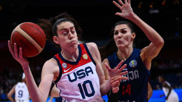Breanna Stewart (USA) und Dragana Stankovic (Serbien)