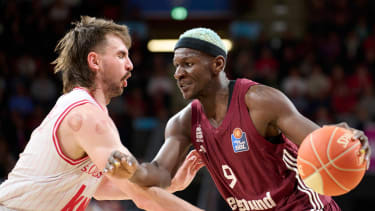 SELJAAS Zac (Würzburg Baskets), BONGA Isaac (FC Bayern Basketball, rechts)