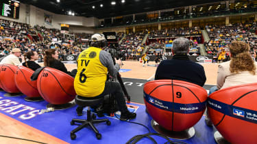 Szenebild, Symbolbild, Zuschauer am Seitenrand, MHP-Arena, TV-Kamera, TV-Uebertragung, Berichterstattung, Basketball, Kameramann, GER, MHP Riesen Ludwigsburg vs. Basketball Löwen Braunschweig, Basketball, Bundesliga, 20. Spieltag, Spielzeit 2022 2023, 11.02.2023, GER, MHP Riesen Ludwigsburg vs. Basketball Löwen Braunschweig, Basketball, Bundesliga, 20. Spieltag, Spielzeit 2022 2023, 11.02.2023, Ludwigsburg *** Scene image, symbol image, spectators on the sidelines, MHP Arena, TV camera, TV broadcast, coverage, basketball, cameraman, GER, MHP Riesen Ludwigsburg vs Basketball Löwen Braunschweig, basketball, Bundesliga, 20 Spieltag, Spielzeit 2022 2023, 11 02 2023, GER, MHP Riesen Ludwigsburg vs Basketball Löwen Braunschweig, basketball, Bundesliga, 20 Spieltag, Spielzeit 2022 2023, 11 02 2023, Ludwigsburg Copyright: xEibner-Pressefoto SilasxSchuellex EP_EER