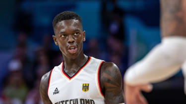 Olympische Spiele Paris 2024 Basketball Lille 27.07.2024 Vorrunde Deutschland (GER) - Japan (JPN) Dennis Schröder Schroeder (Deutschland, No.17) Schröder Schroder *** Olympic Games Paris 2024 Basketball Lille 27 07 2024 Preliminary round Germany GER Japan JPN Dennis Schröder Schroeder Germany, No 17 Schröder Schroder