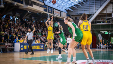 Basketball Berlin 19.04.2024 Saison 2023 2024 1. Bundesliga DBBL Playoffs Finale Spiel1 Alba Berlin - Rutronik Stars Keltern Theresa Simon (Alba, No.03) Alexandra Wilke (Keltern, No.03) *** Basketball Berlin 19 04 2024 Season 2023 2024 1 Bundesliga DBBL Playoffs Final Game1 Alba Berlin Rutronik Stars Keltern Theresa Simon Alba, No 03 Alexandra Wilke Keltern, No 03