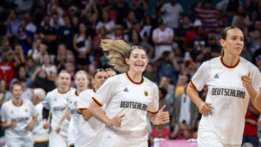 Olympische Spiele Paris 2024 Basketball Lille 04.08.2024 Vorrunde Frauen Damen Deutschland (GER) - Vereinigte Staaten von Amerika (USA) Luisa Geiselsöder (Deutschland, No.15) *** Olympic Games Paris 2024 Basketball Lille 04 08 2024 Preliminary round Women Women Germany GER United States of America USA Luisa Geiselsöder Germany, No 15
