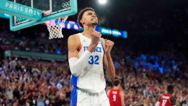 Olympics: Basketball-Men Semifinal - FRA-GER Aug 8, 2024; Paris, France; France power forward Victor Wembanyama (32) celebrates during the second half against Germany in a men s basketball semifinal game during the Paris 2024 Olympic Summer Games at Accor Arena. Paris Accor Arena France, EDITORIAL USE ONLY PUBLICATIONxINxGERxSUIxAUTxONLY Copyright: xRobxSchumacherx 20240808_lr1_usa_128