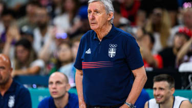 Svetislav Pesic ist der Head Coach von Serbien.