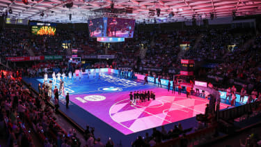 Video-Glasboden, FC Bayern Basketball vs. SyntainIcs MBC, Basketball, BBL, 1. Spieltag, 29.09.2023 Muenchen Bayern Deutschland *** Video glass floor, FC Bayern Basketball vs SyntainIcs MBC, basketball, BBL, 1 matchday, 29 09 2023 Munich Bavaria Germany Copyright: xkolbert-press ChristianxKolbertx