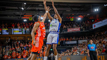 Malik Parsons beim Sprungwurf.