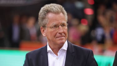 Dr. Stefan Holz besucht ein Spiel.