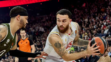 Mike James wurde in der Schlussphase von Nick Weiler-Babb gestoppt.