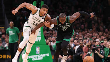 Giannis Antetokounmpo und Jaylen Brown