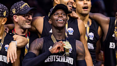 Dennis Schröder wurde mit Deutschland Welt- und Europameister.