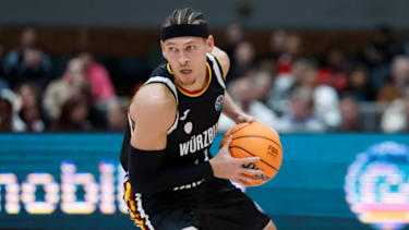 Bild: v. li. Brae Ivey (Fitness First Wuerzburg Baskets, 11), 14.10.2025, Basketball Champions League, Fitness First Wuerzburg Baskets - Igokea m tel, GER, Wuerzburg, tectake ARENA *** Picture from left Brae Ivey Fitness First Wuerzburg Baskets, 11 , 14 10 2025, Basketball Champions League, Fitness First Wuerzburg Baskets Igokea m tel, GER, Wuerzburg, tectake ARENA Copyright: HMBxMedia xHeikoxBecker