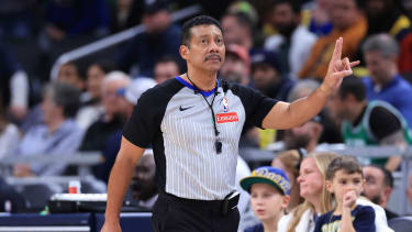 Bill Kennedy verletzte sich beim Spiel der Orlando Magic gegen die Philadelphia 76ers.