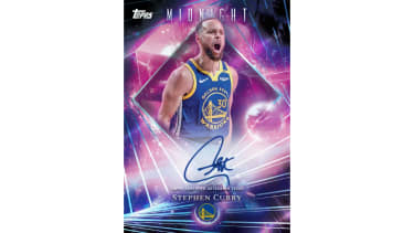 Dark Matter Autographs ist ein 22 Karten umfassendes Autograph-Subset mit Unterschriften aktueller NBA-Stars und Legenden.
