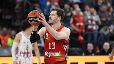 Andi Obst wirft einen Freiwurf.