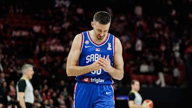 Aleksa Avramovic spielt für Serbien.