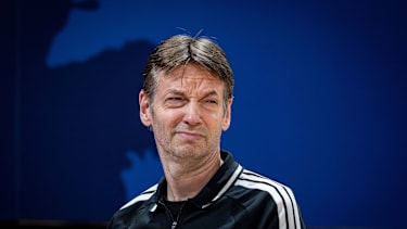 Olaf Lange coachte seine erste Spiele als neuer, alter Bundestrainer.