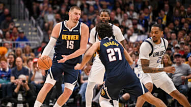 Der Klassiker: Jokic mit dem Handoff für Murray.