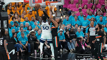 Victor Wembanyama beim Block