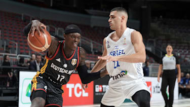 Dennis Schröder im Duell mit Israels Yam Madar