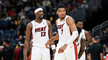 Bam Adebayo und Giannis Antetokounmpo