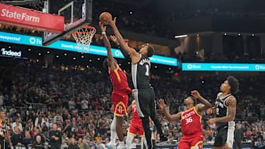 Amen Thompson mit dem Block gegen Victor Wembanyama.