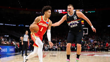 Jalen Johnson und Nikola Jokic