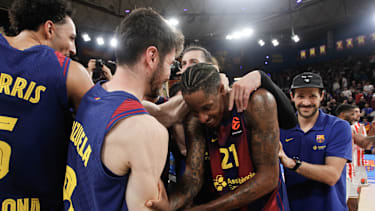 BARCELONA, SPAIN - APRIL 21: Will Clyburn, #21 of FC Barcelona celebrates with teammates after the EuroLeague Play-in B match between FC Barcelona and Crvena Zvezda Meridianbet Belgrade at Palau Blaugrana on April 21, 2026 in Barcelona, Spain. (Photo by Rodolfo Molina/Euroleague Basketball via Getty Images)