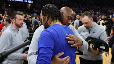 Mike Brown und Jalen Brunson